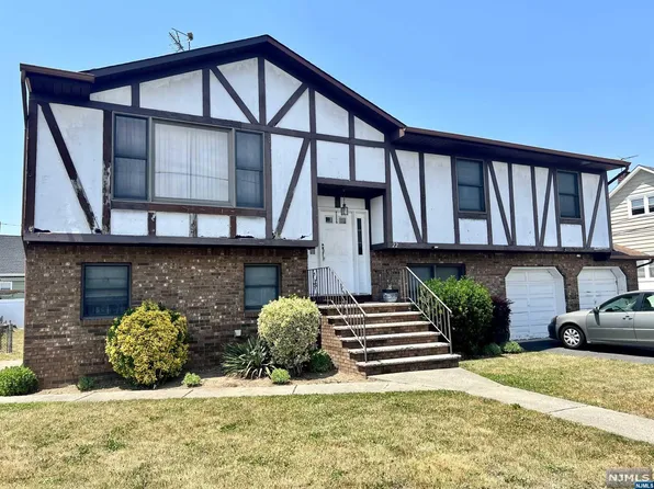 22 Church St, Elmwood Park, NJ 07407