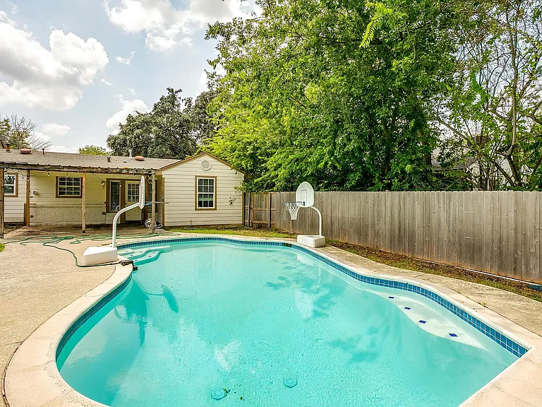 3524 South Dr — Photo 2