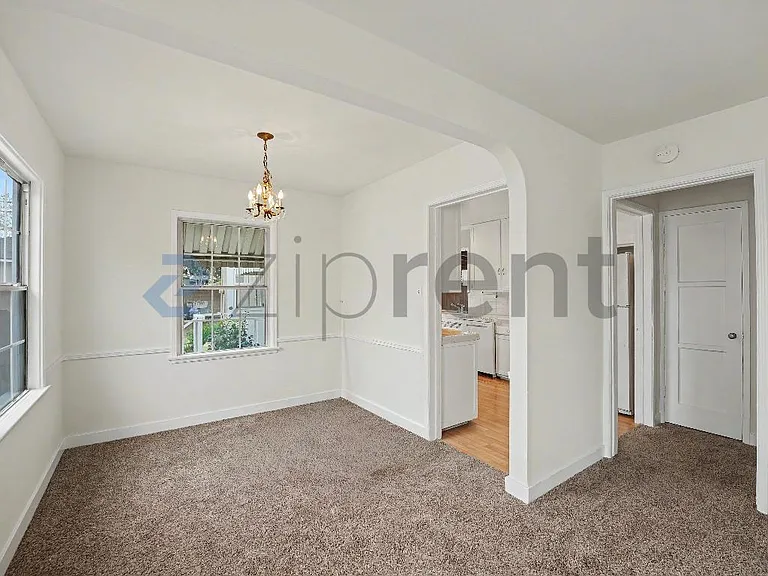 428 E 44th Cir — Photo 8