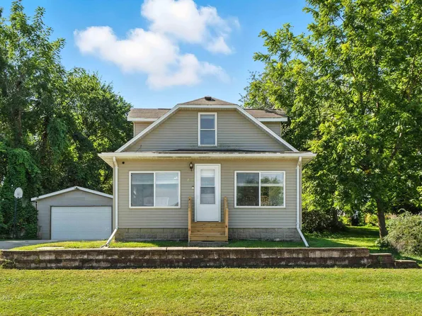 1209 Nash St, Aplington, IA 50604