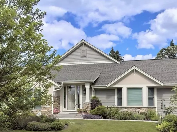 1530 W Winding Hollow LANE, Mequon, WI 53092