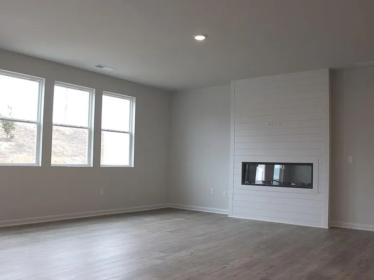 731 Point Place Dr — Photo 6