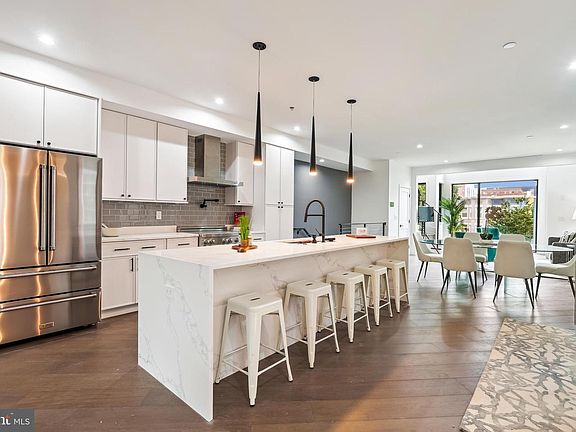 4th image of 306 K St NE #2