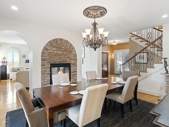 5th image of 605 Villaggio Dr