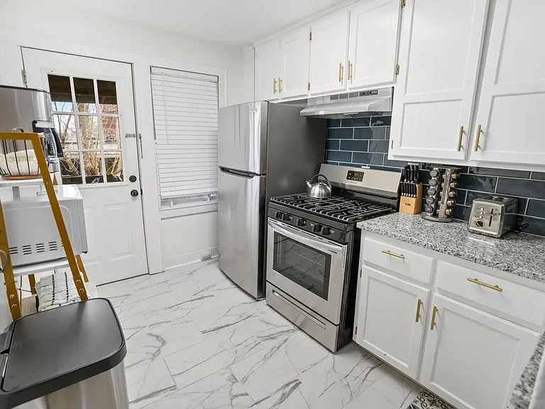1109 W 41st St #2-E — Photo 15