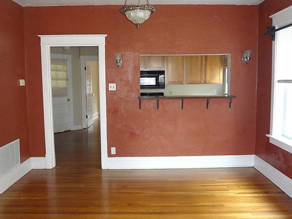 4th image of 4512A Cleveland Ave