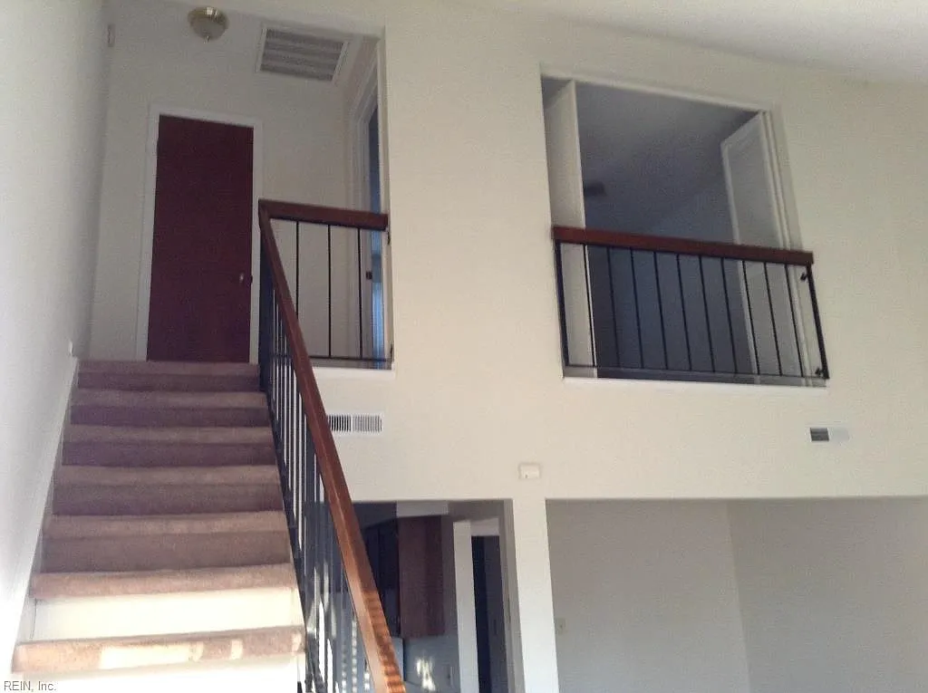 1508 Fairfax DR — Photo 3