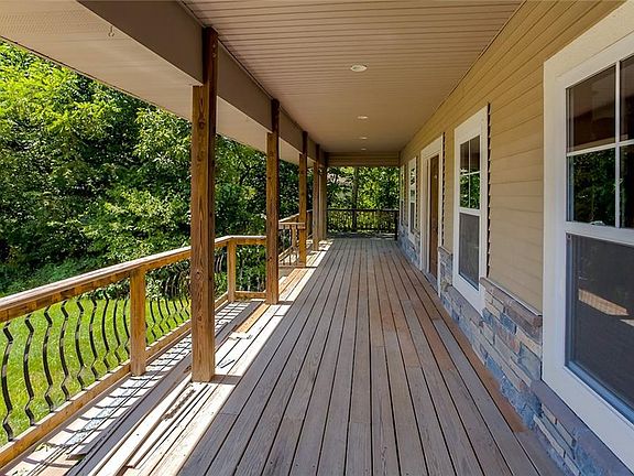 2nd image of 109 Majestic Oak Cir