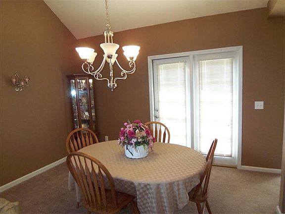 3rd image of 4920 Roxton Ln