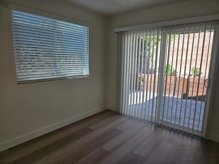 9309 Encino Ave — Photo 10