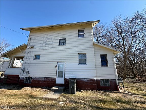 4th image of 417 Kenmore Ave W