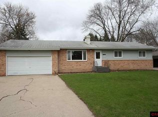 381 Carol Ct, North Mankato, MN 56003