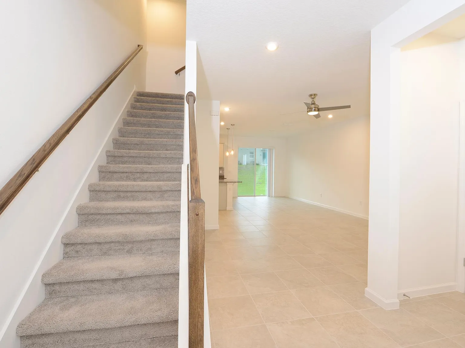 3 bed, 2.5 bath, 1556 sqft, $2,195 — Photo 2
