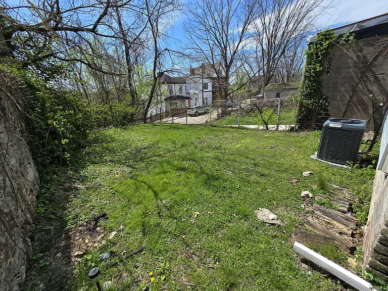 479 Norton St — Photo 18