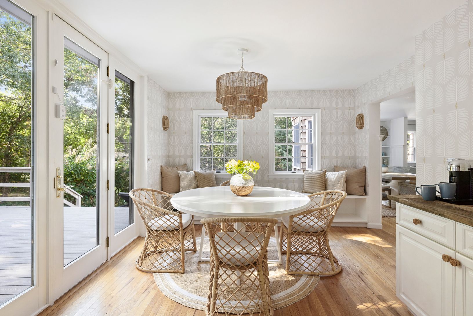  Breakfast Nook