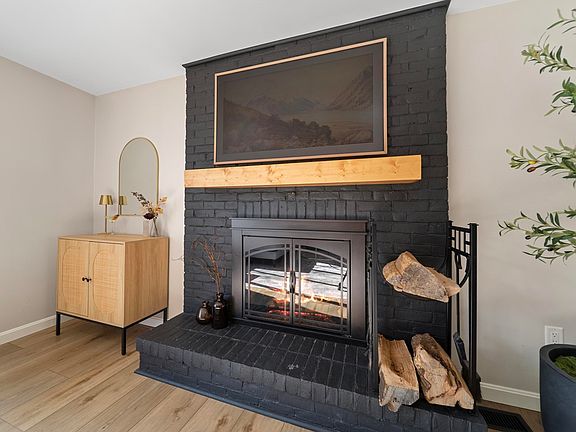 2nd image of 27 Hyacinth Drive