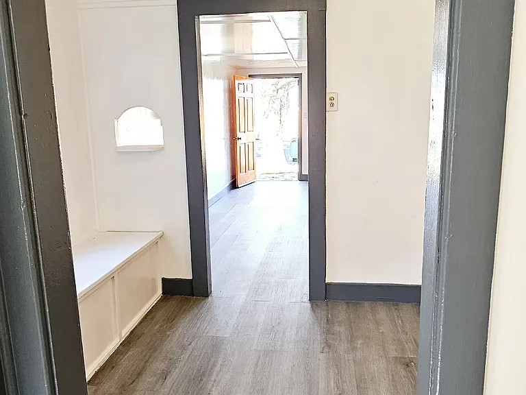 1122A N St — Photo 2