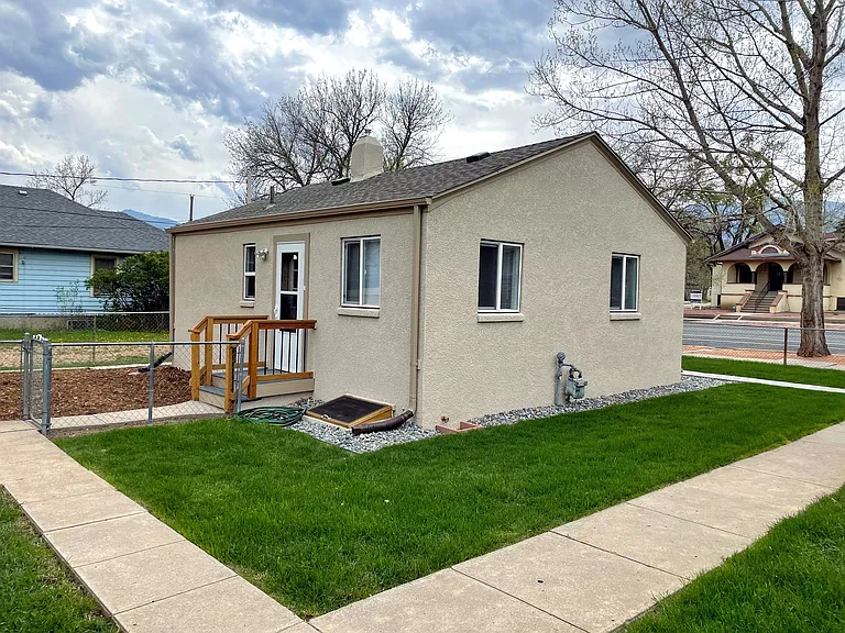 323 N Spruce St — Photo 17