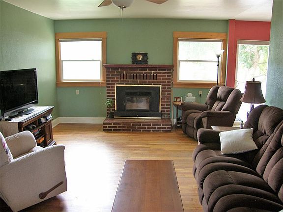 4th image of 132 N Cedar Dr