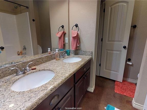 5th image of 412 Deacon Dr W