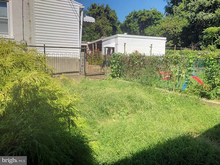 306 Leverington Ave — Photo 10