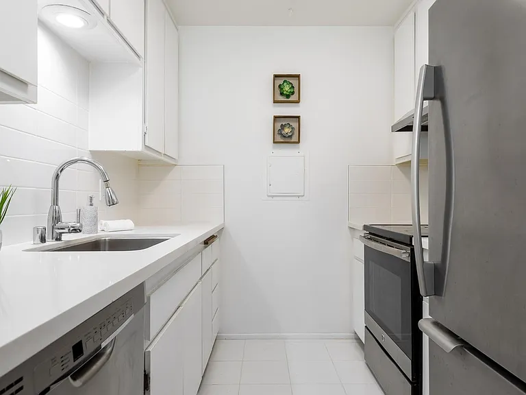 129 E Micheltorena St #6 — Photo 5