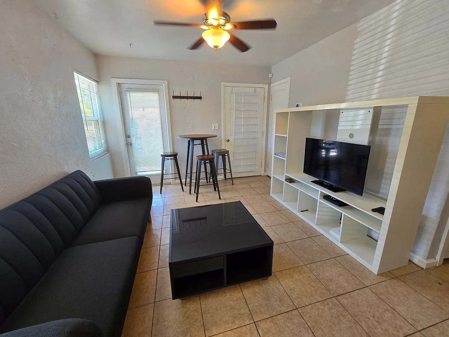 1148 Highland Ave — Photo 2