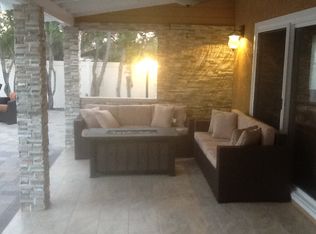 17126 Raymer St, Northridge, CA 91325