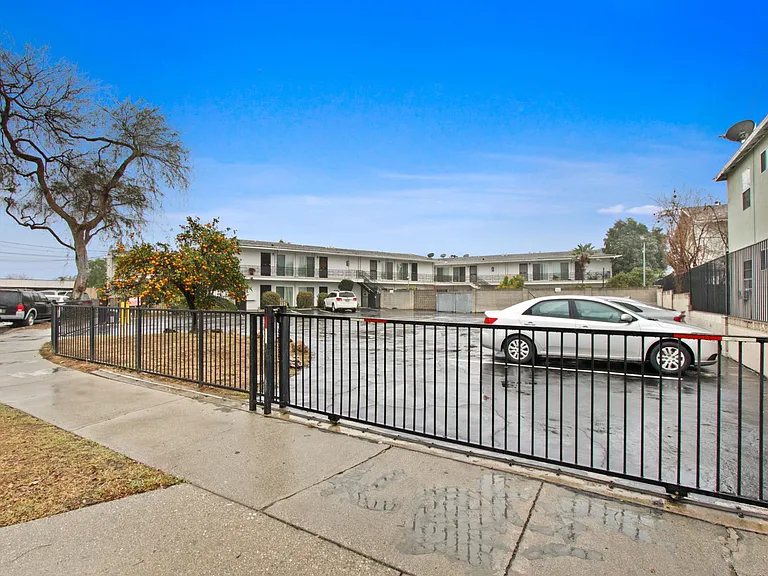 241 E Fremont Square — Photo 5