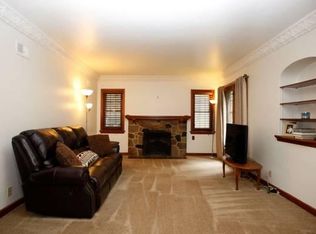 2358 N 115th St, Wauwatosa, WI 53226