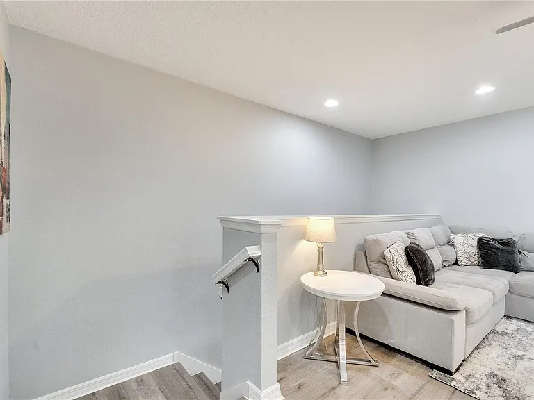8827 Geneve Ct — Photo 32