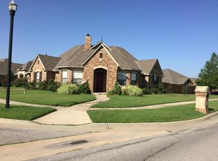 516 Woods Way, Moore, OK 73160