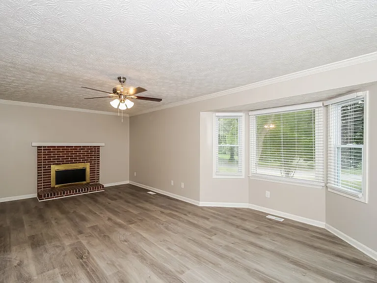1021 Sugar Springs Dr — Photo 6