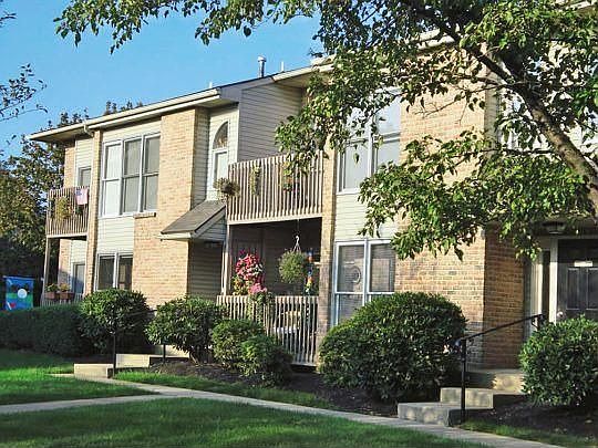 3rd image of 160 Brookfield Cir