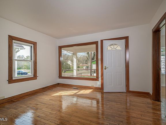 3rd image of 1606 N 4th Ave