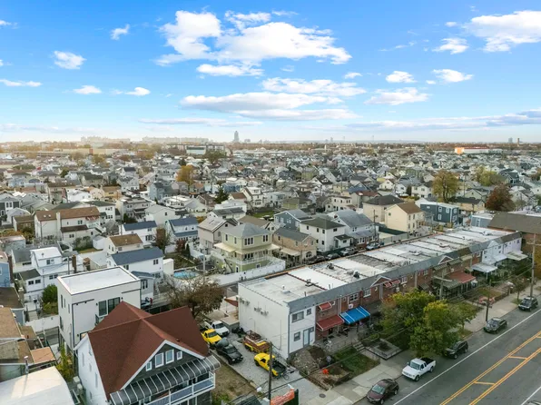 2924 Gerritsen Avenue image 10 of 25