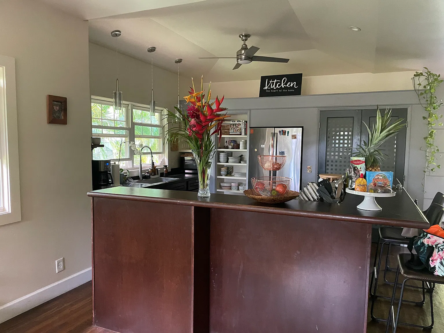 5 bed, 3.5 bath, 2800 sqft, $8,500 — Photo 2