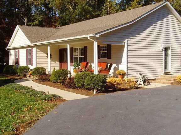 2nd image of 1011 Ashcroft Pl