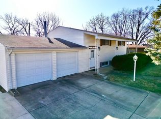 18 Oakwood Dr, Pontiac, IL 61764