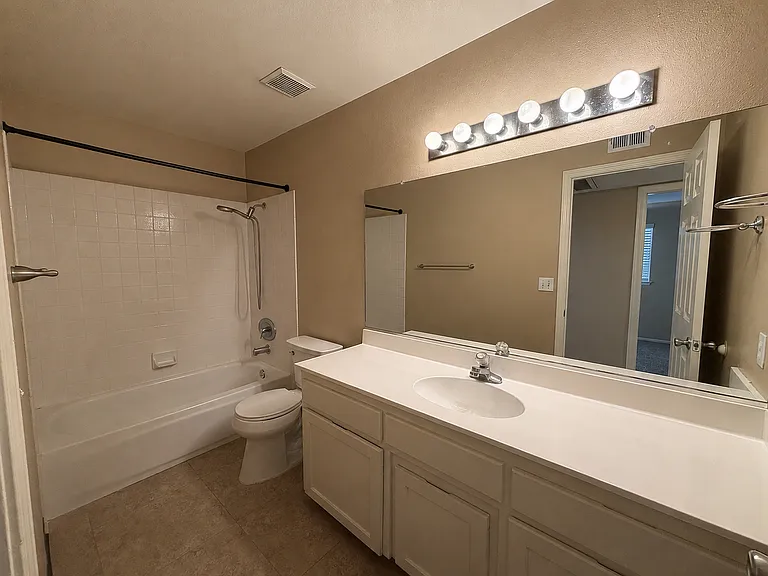 5246 W Magill Ave — Photo 16