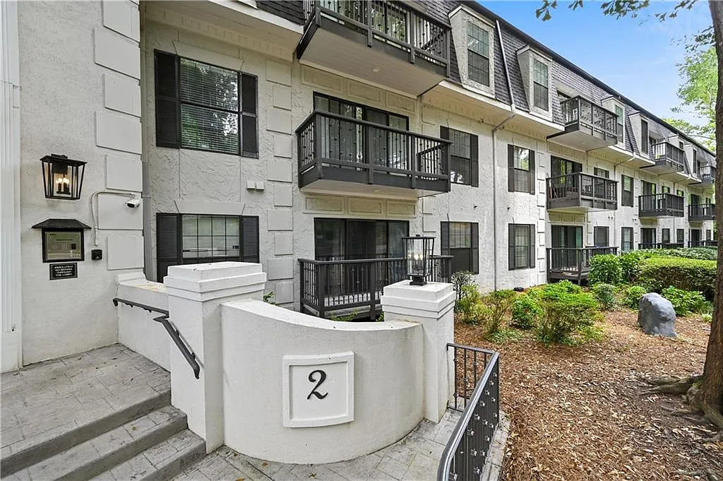 2201 Pine Heights Dr NE — Photo 4