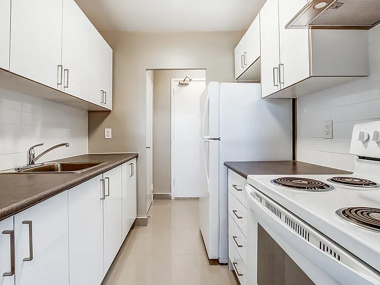 199 Upper Canada Dr — Photo 1