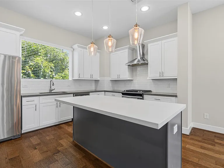 2102 Bello Amanecer Ln — Photo 10