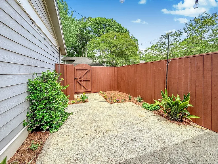 5030 Meadow Ln — Photo 3