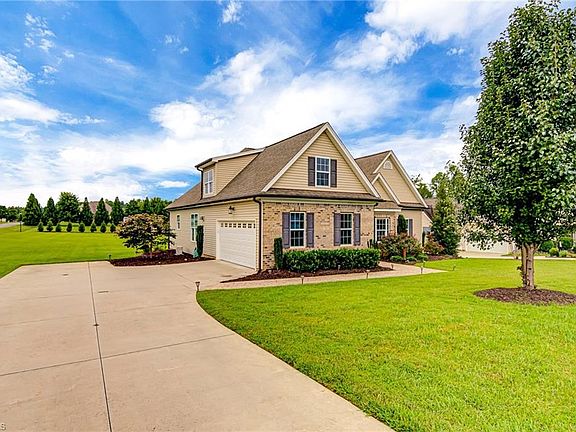 2nd image of 110 Oakchester Ct