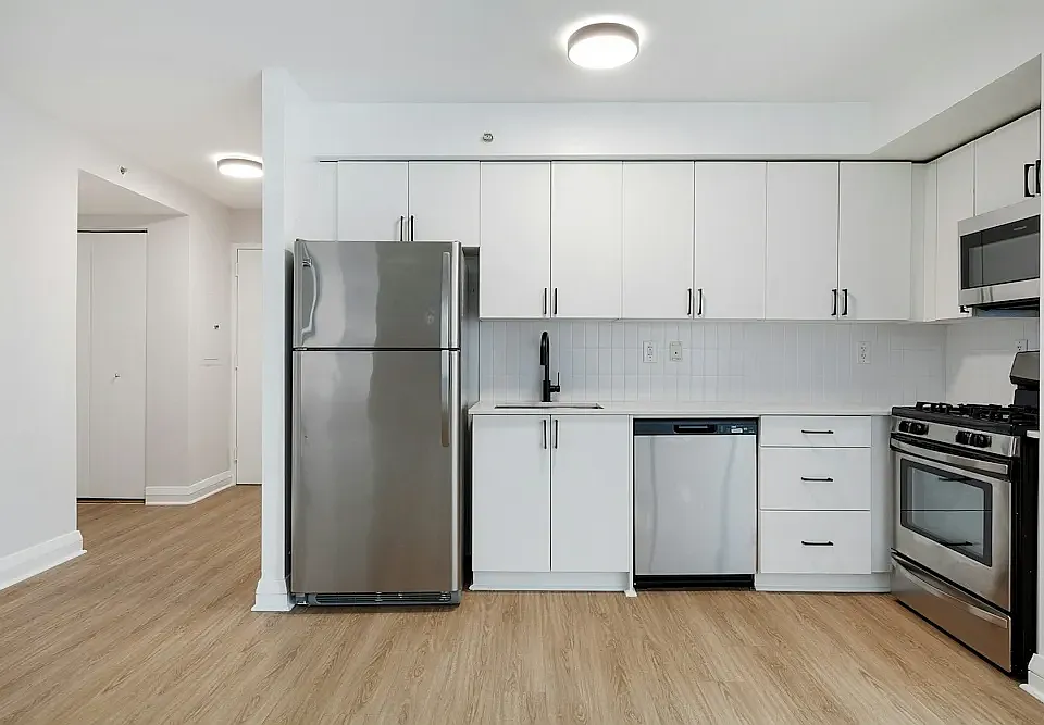 800 6th Ave #4D