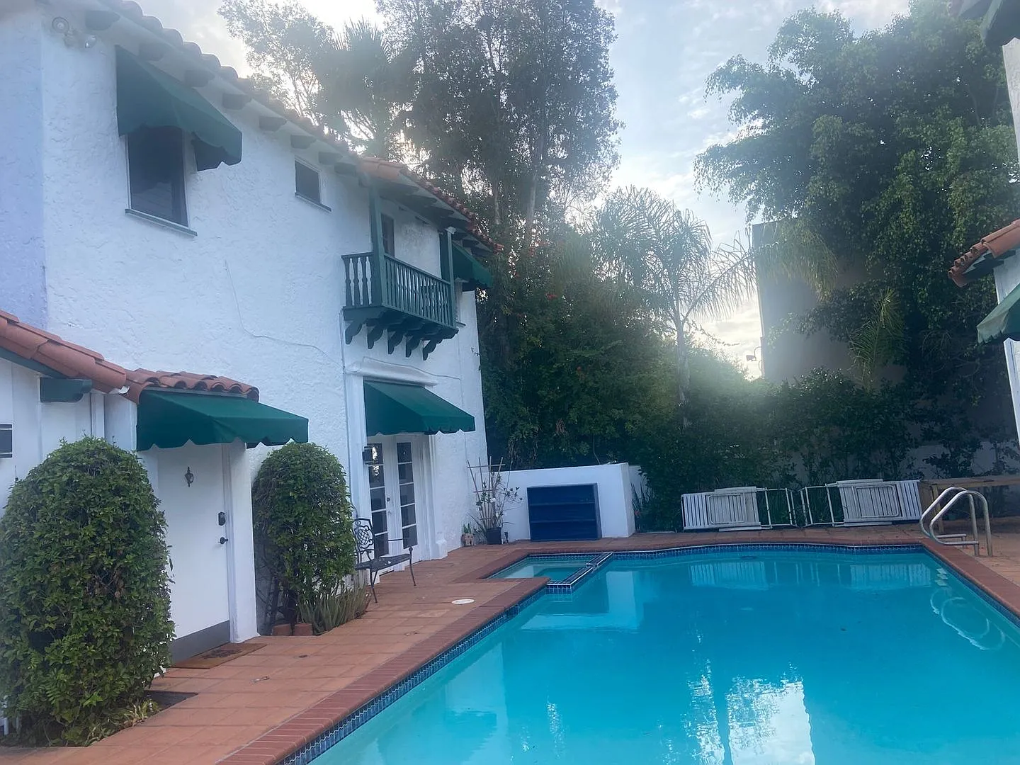 Charming Studio Condo in West Los Angeles — Photo 1