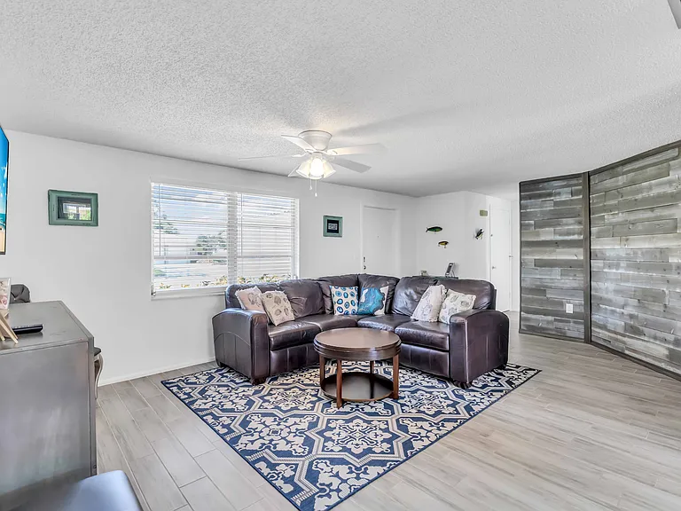 113 Corot Dr — Photo 2