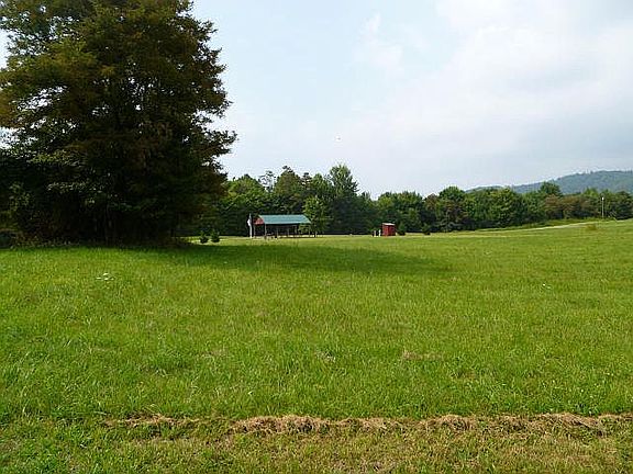 HOA barn & pasture