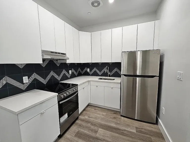 3410 Farragut Rd #4D — Photo 2
